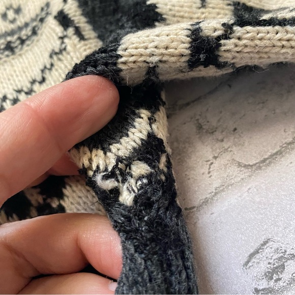 Vintage 90s Mom Nordic Turtleneck Sweater - Black & White - Picture 9 of 11